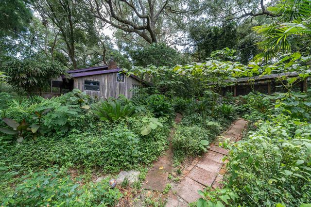 250 W West Lake Drive, Hawthorne, FL 32640