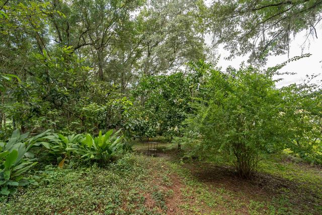 250 W West Lake Drive, Hawthorne, FL 32640