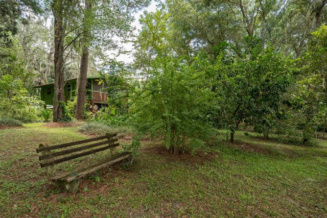 250 W West Lake Drive, Hawthorne, FL 32640