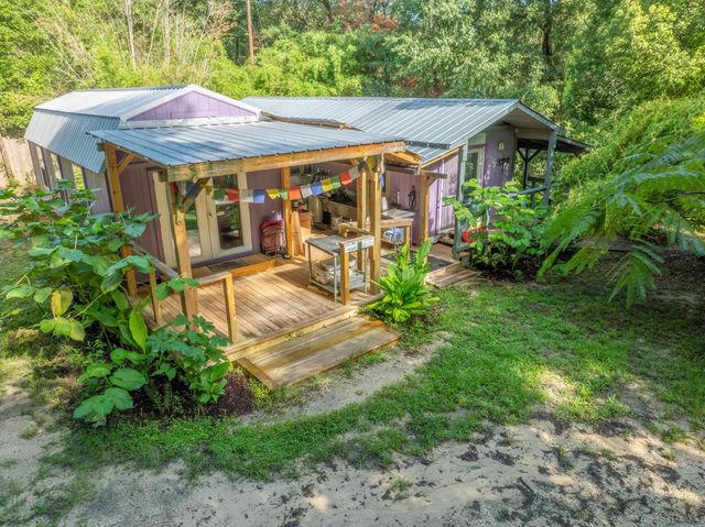 250 W West Lake Drive, Hawthorne, FL 32640