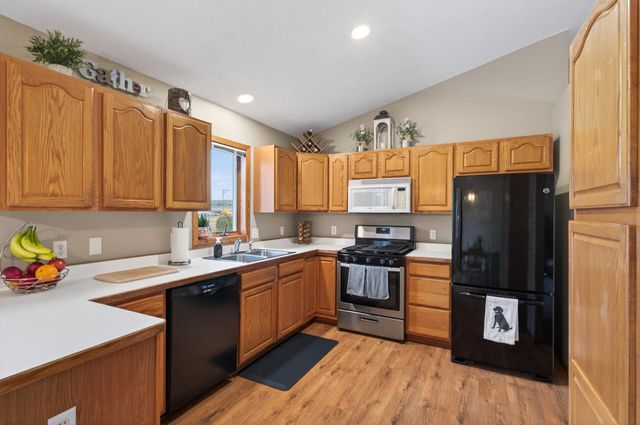 10633 Sumter Avenue N, Brooklyn Park, MN 55445