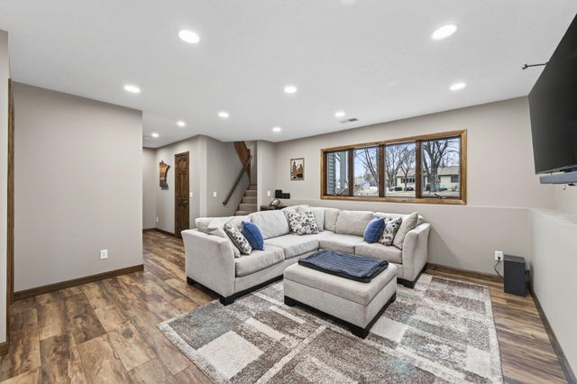 10633 Sumter Avenue N, Brooklyn Park, MN 55445