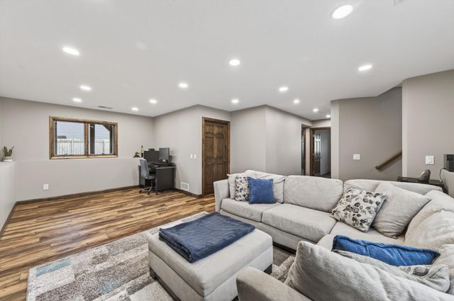 10633 Sumter Avenue N, Brooklyn Park, MN 55445