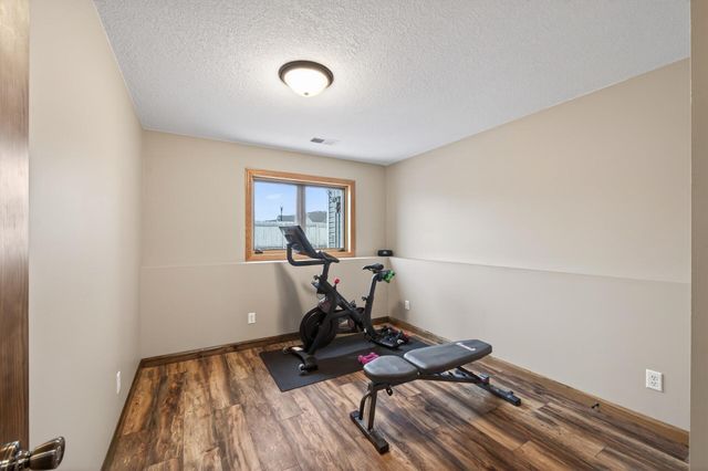 10633 Sumter Avenue N, Brooklyn Park, MN 55445