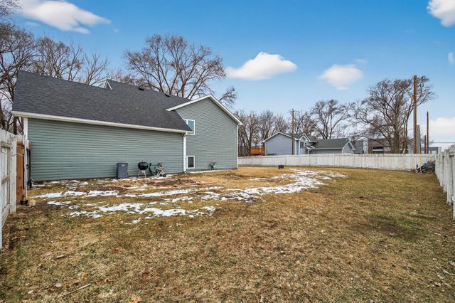 10633 Sumter Avenue N, Brooklyn Park, MN 55445