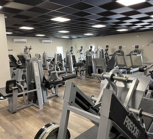 2302 Lake Retreat RD, Huddleston, VA 24104