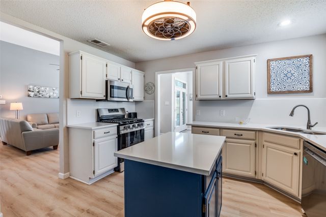 517 Seneca Drive, Waxahachie, TX 75165