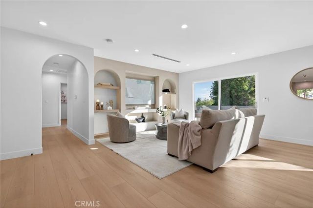 9970 Milano, Sun Valley, CA 91352