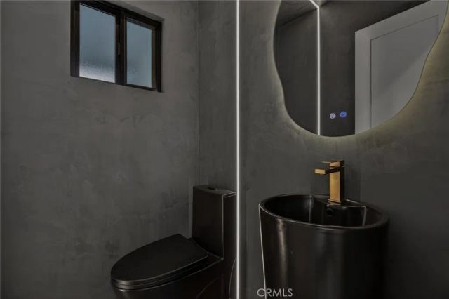 9970 Milano, Sun Valley, CA 91352