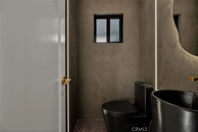 9970 Milano, Sun Valley, CA 91352