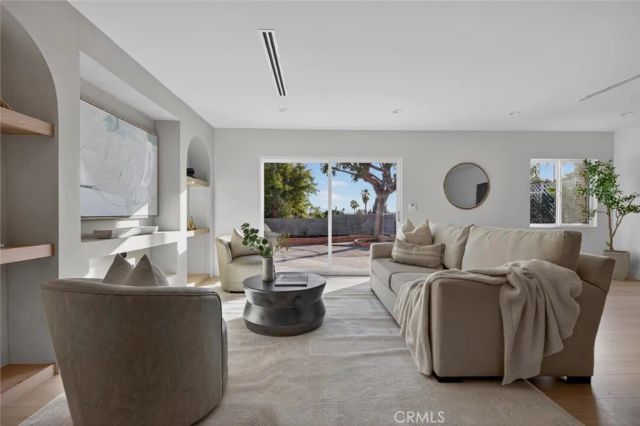 9970 Milano, Sun Valley, CA 91352