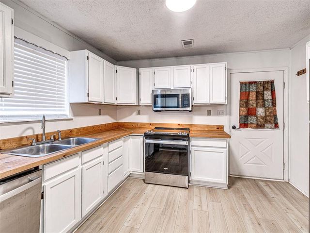 16004 April Drive, Newalla, OK 74857