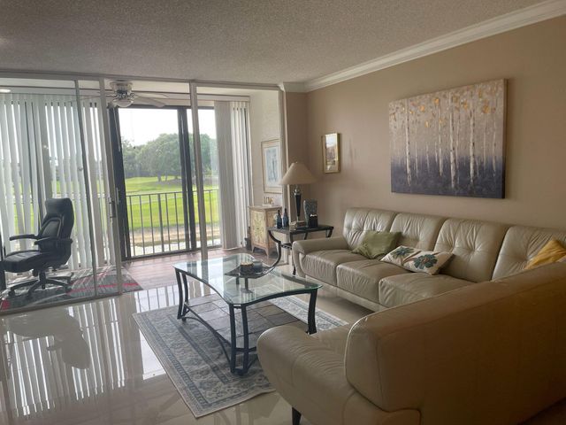 4539 Luxemburg Court 202, Lake Worth, FL 33467