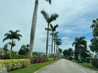 4539 Luxemburg Court 202, Lake Worth, FL 33467