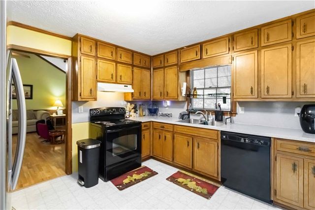 5272 Cumberland Way, Stone Mountain, GA 30087