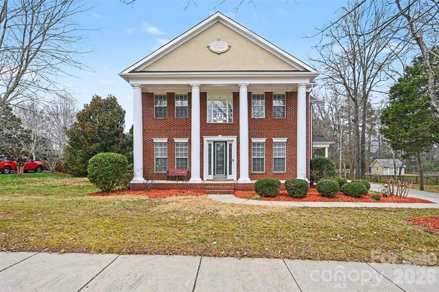 1305 Linden Glen Drive, Matthews, NC 28104