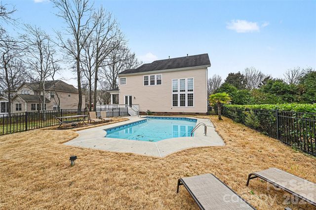 1305 Linden Glen Drive, Matthews, NC 28104