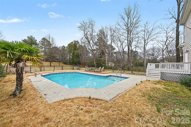 1305 Linden Glen Drive, Matthews, NC 28104