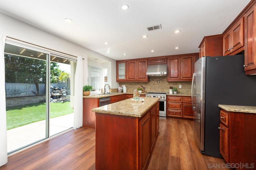 Image 11 of property listing at 3725 Old Cobble Road, San Diego, CA 92111