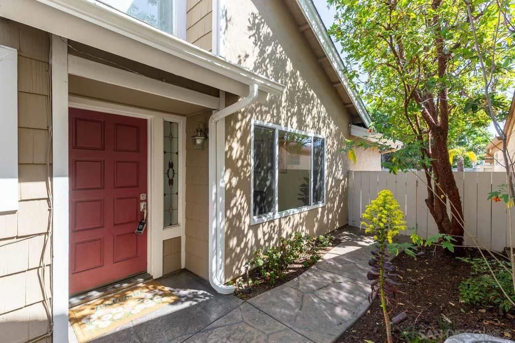 Image 2 of property listing at 3725 Old Cobble Road, San Diego, CA 92111