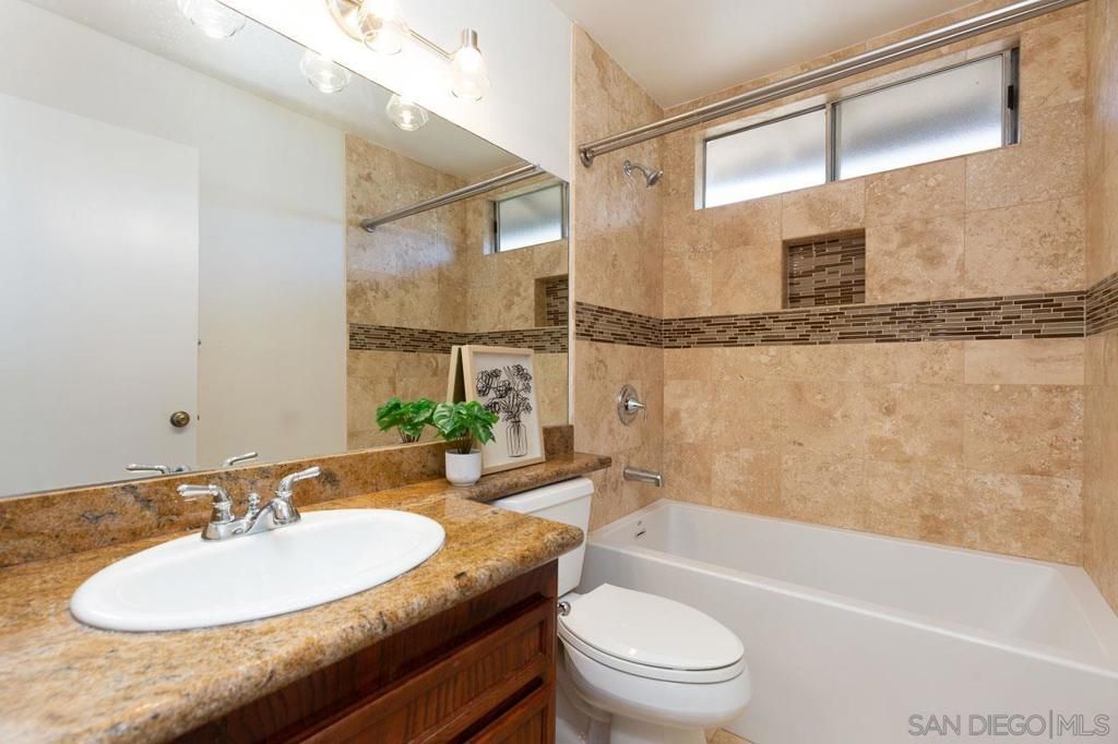 Image 21 of property listing at 3725 Old Cobble Road, San Diego, CA 92111