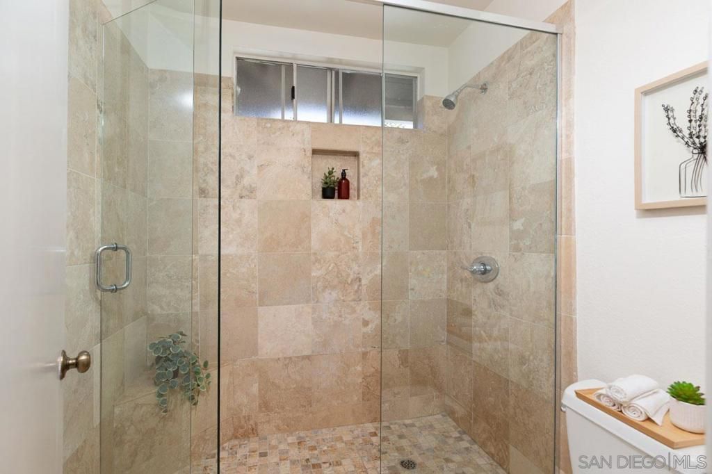 Image 25 of property listing at 3725 Old Cobble Road, San Diego, CA 92111