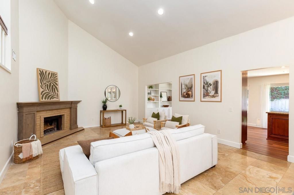 Image 4 of property listing at 3725 Old Cobble Road, San Diego, CA 92111