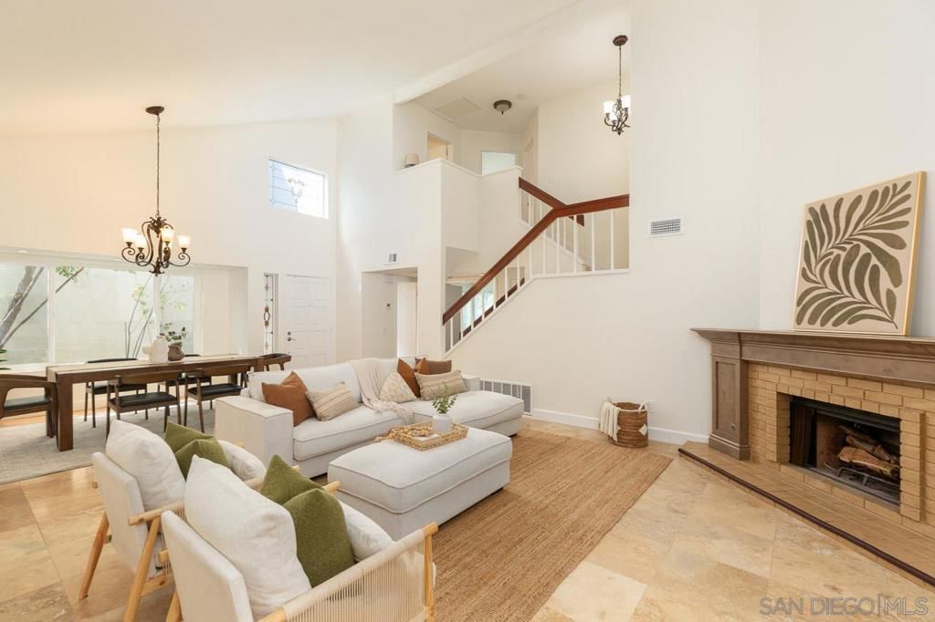 Image 7 of property listing at 3725 Old Cobble Road, San Diego, CA 92111