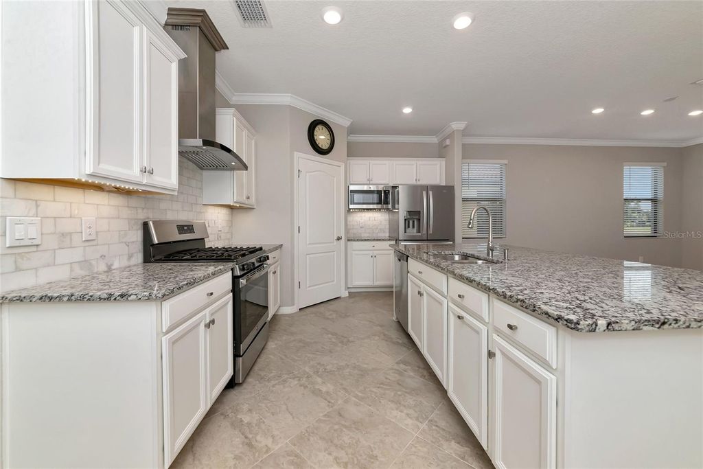 Image 15 of property listing at 10202 MARBELLA DRIVE, Bradenton, FL 34211