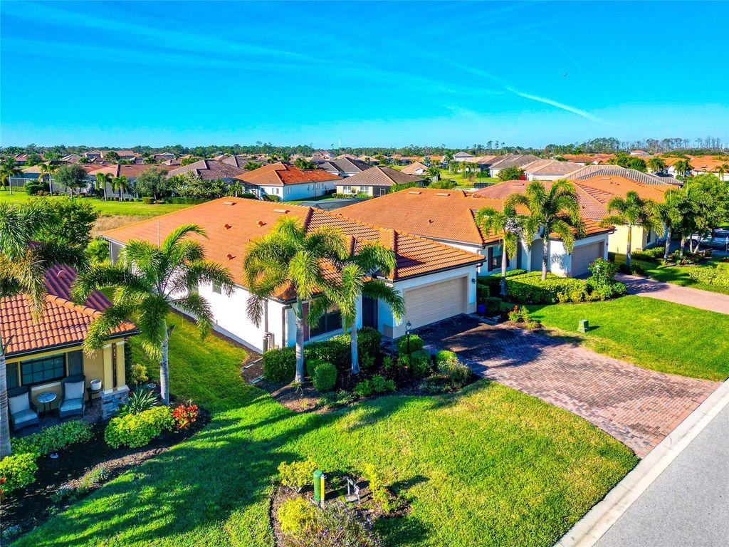 Image 3 of property listing at 10202 MARBELLA DRIVE, Bradenton, FL 34211