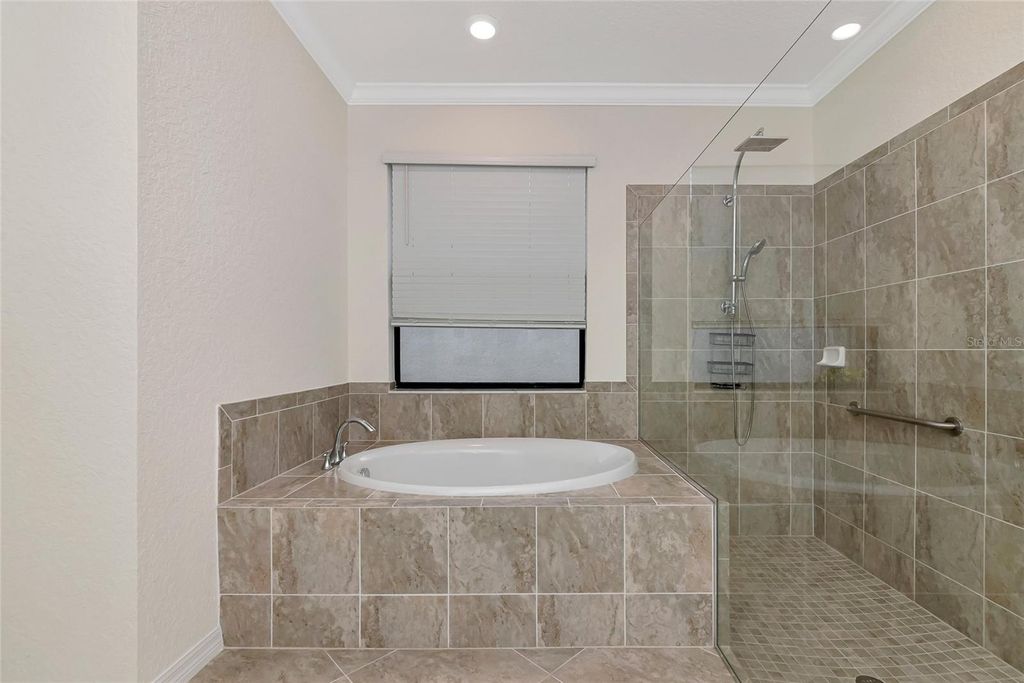 Image 24 of property listing at 10202 MARBELLA DRIVE, Bradenton, FL 34211