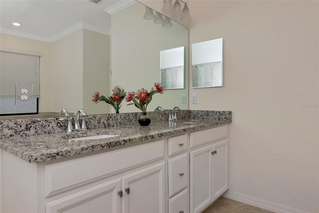 Image 37 of property listing at 10202 MARBELLA DRIVE, Bradenton, FL 34211