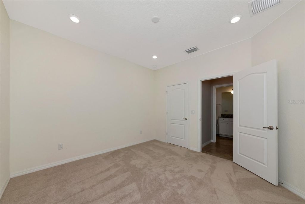 Image 38 of property listing at 10202 MARBELLA DRIVE, Bradenton, FL 34211