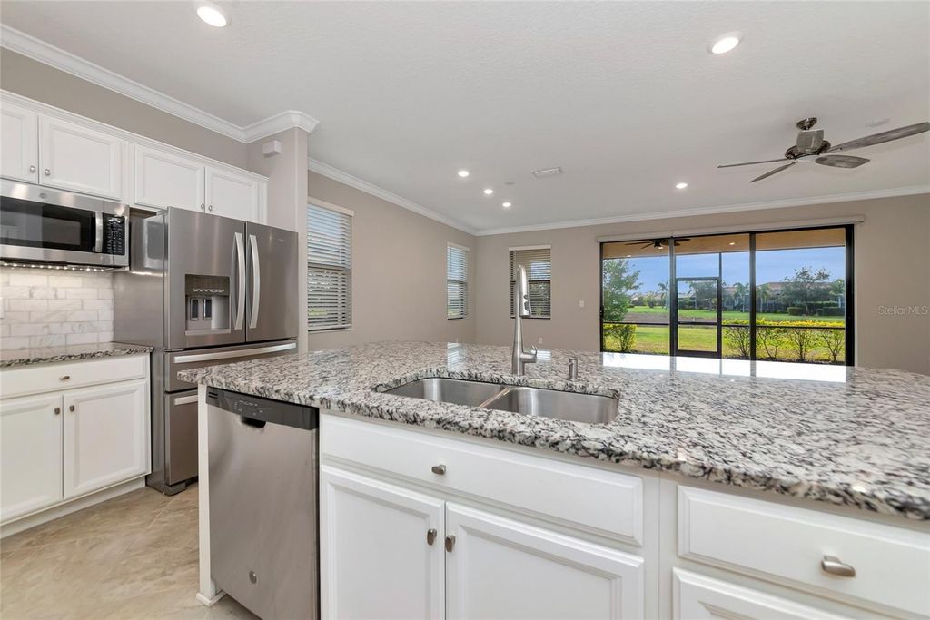 Image 6 of property listing at 10202 MARBELLA DRIVE, Bradenton, FL 34211