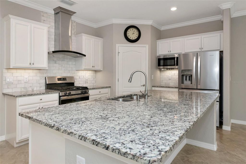 Image 7 of property listing at 10202 MARBELLA DRIVE, Bradenton, FL 34211