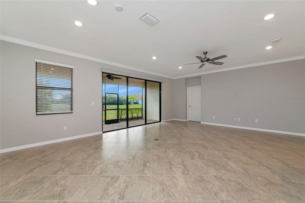 Image 9 of property listing at 10202 MARBELLA DRIVE, Bradenton, FL 34211