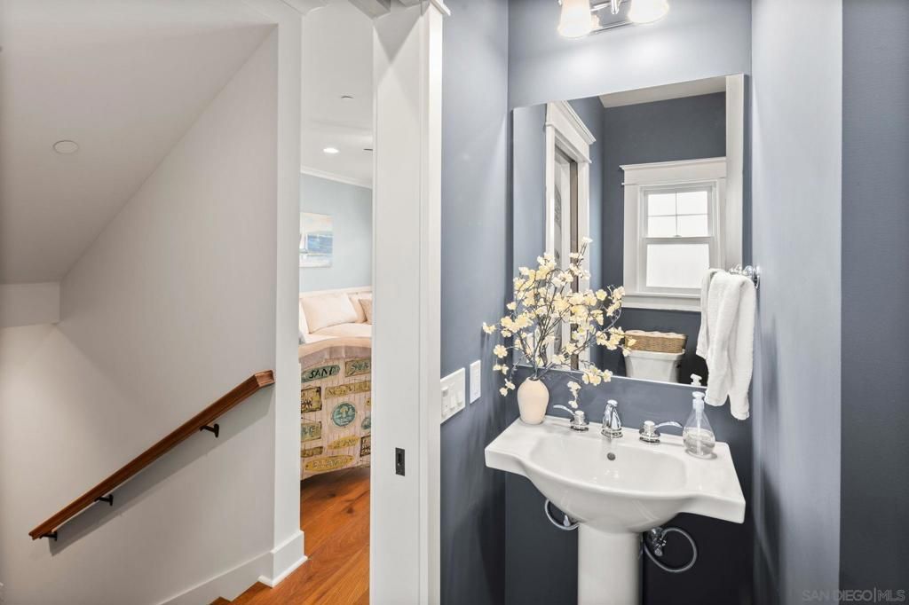 Image 11 of property listing at 814 F Avenue, Coronado, CA 92118