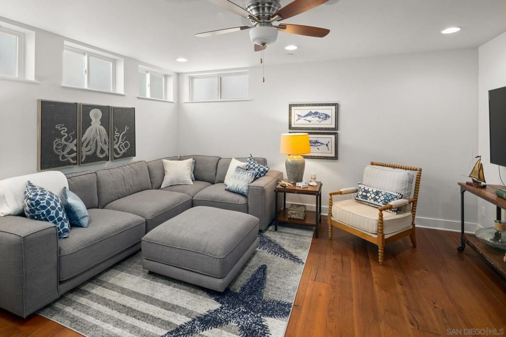 Image 13 of property listing at 814 F Avenue, Coronado, CA 92118