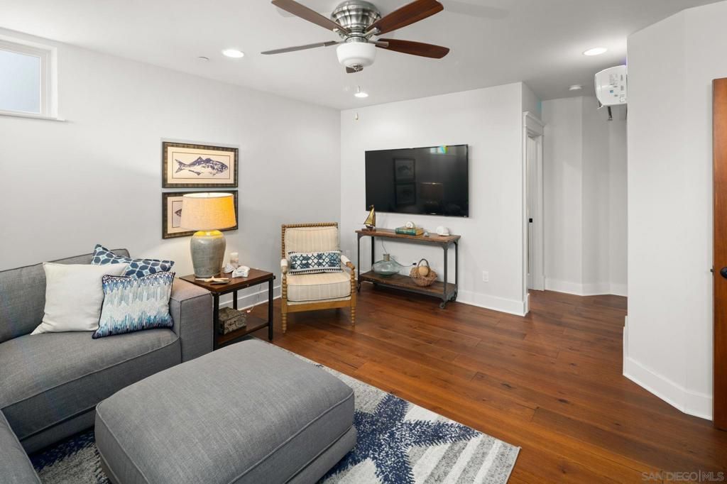 Image 14 of property listing at 814 F Avenue, Coronado, CA 92118