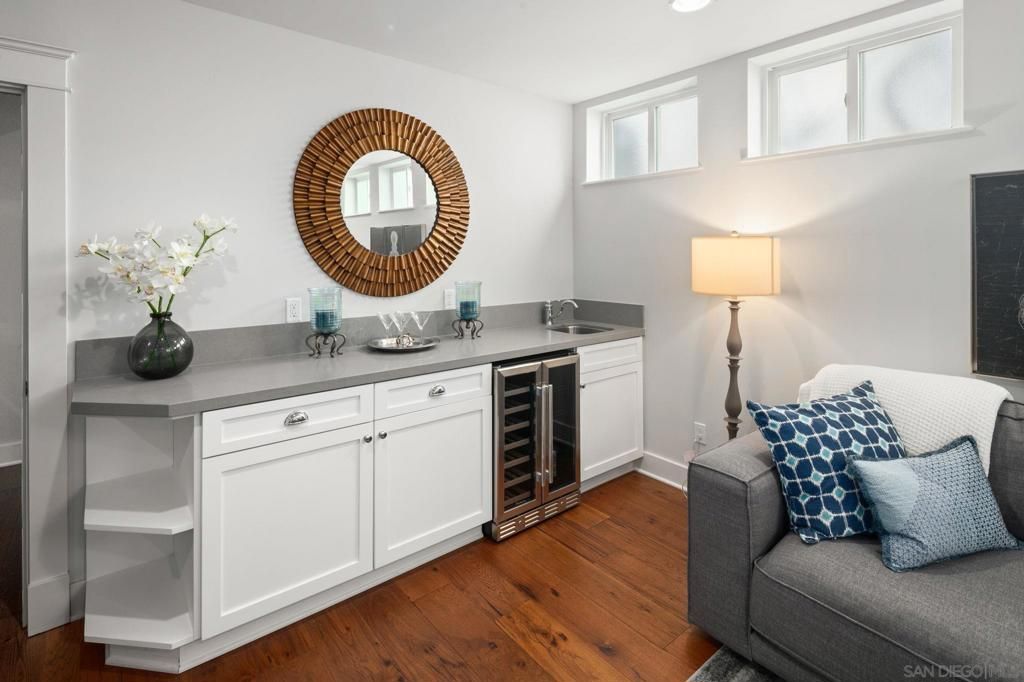 Image 15 of property listing at 814 F Avenue, Coronado, CA 92118