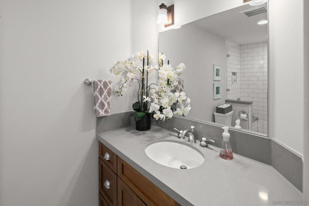 Image 16 of property listing at 814 F Avenue, Coronado, CA 92118