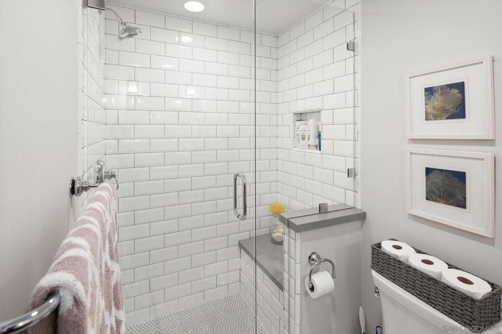 Image 17 of property listing at 814 F Avenue, Coronado, CA 92118