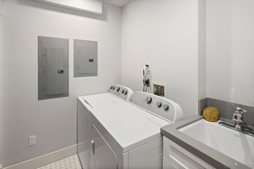 Image 18 of property listing at 814 F Avenue, Coronado, CA 92118