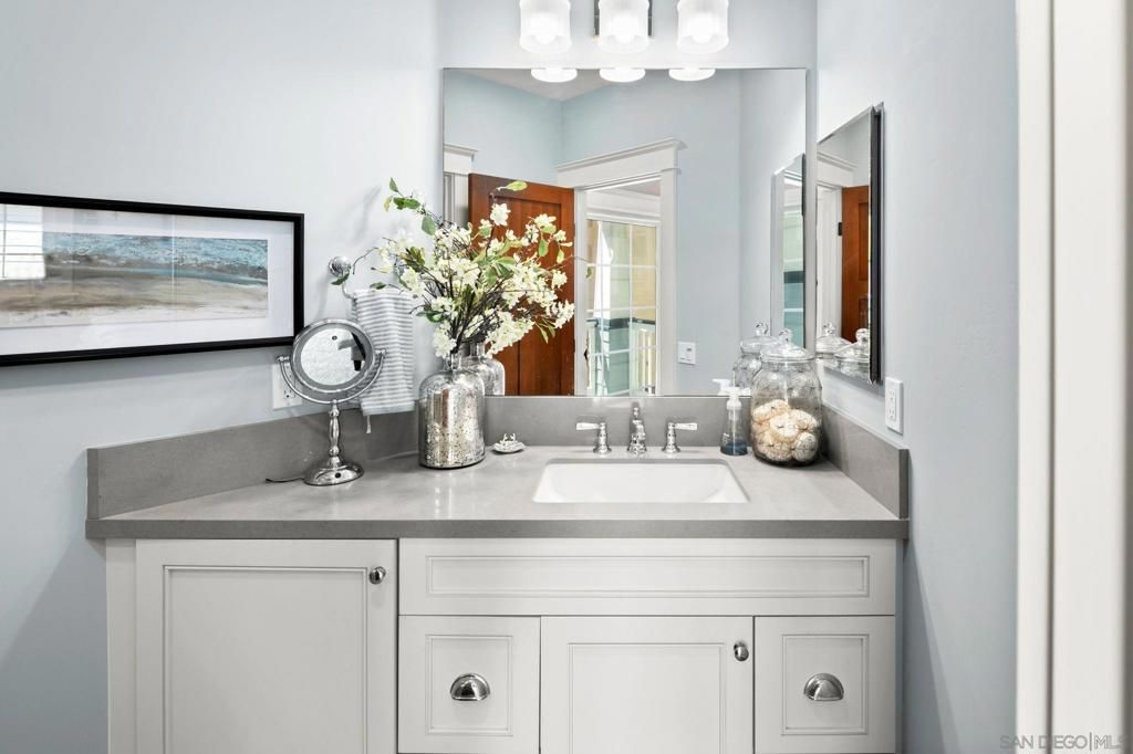 Image 23 of property listing at 814 F Avenue, Coronado, CA 92118