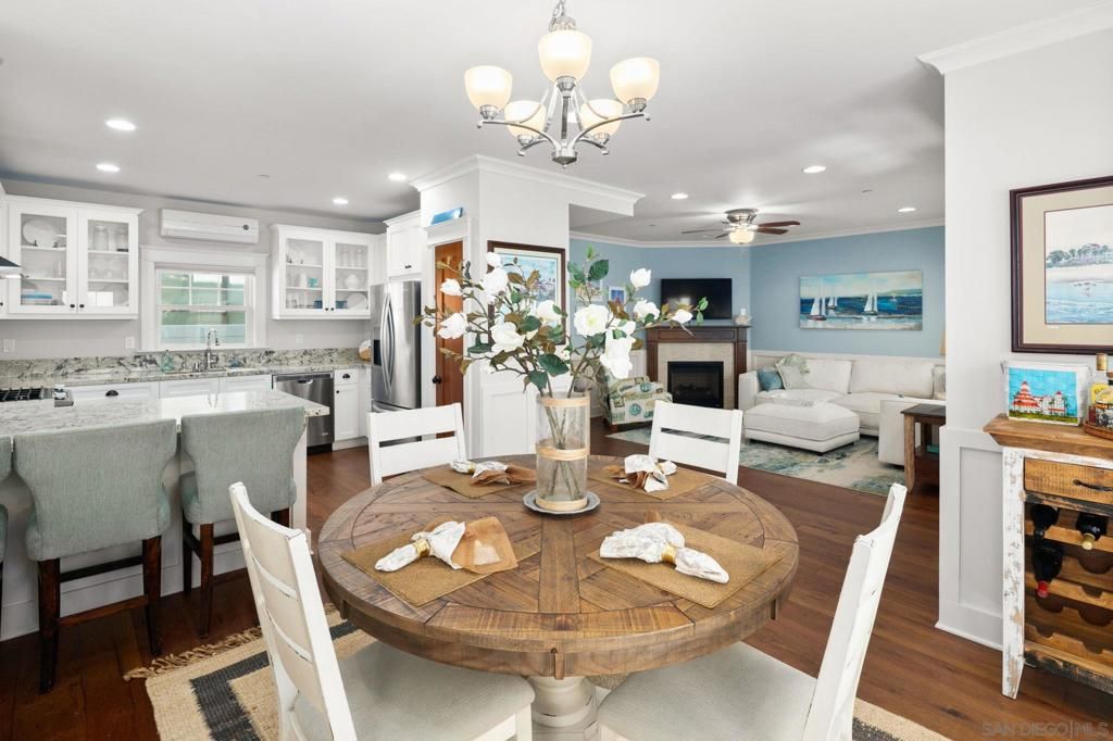 Image 3 of property listing at 814 F Avenue, Coronado, CA 92118