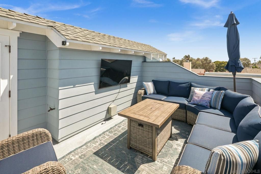 Image 36 of property listing at 814 F Avenue, Coronado, CA 92118