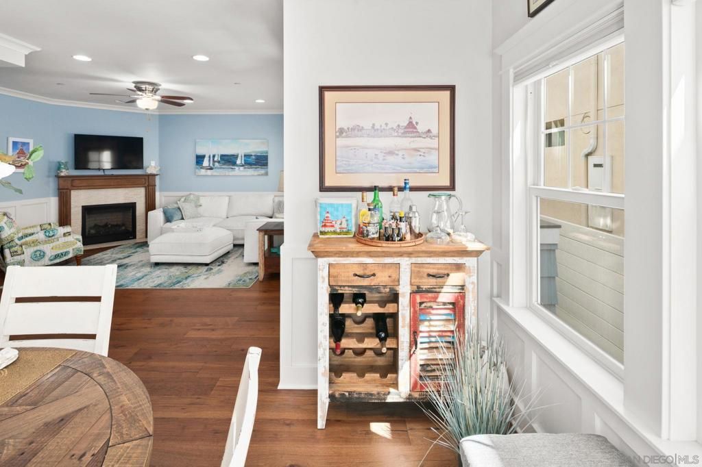 Image 4 of property listing at 814 F Avenue, Coronado, CA 92118