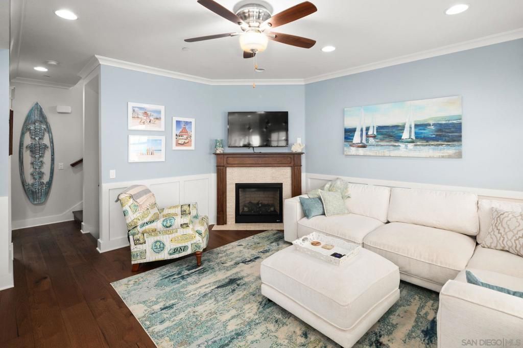 Image 6 of property listing at 814 F Avenue, Coronado, CA 92118