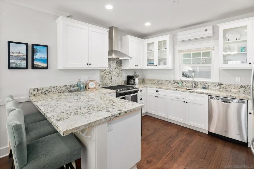 Image 8 of property listing at 814 F Avenue, Coronado, CA 92118