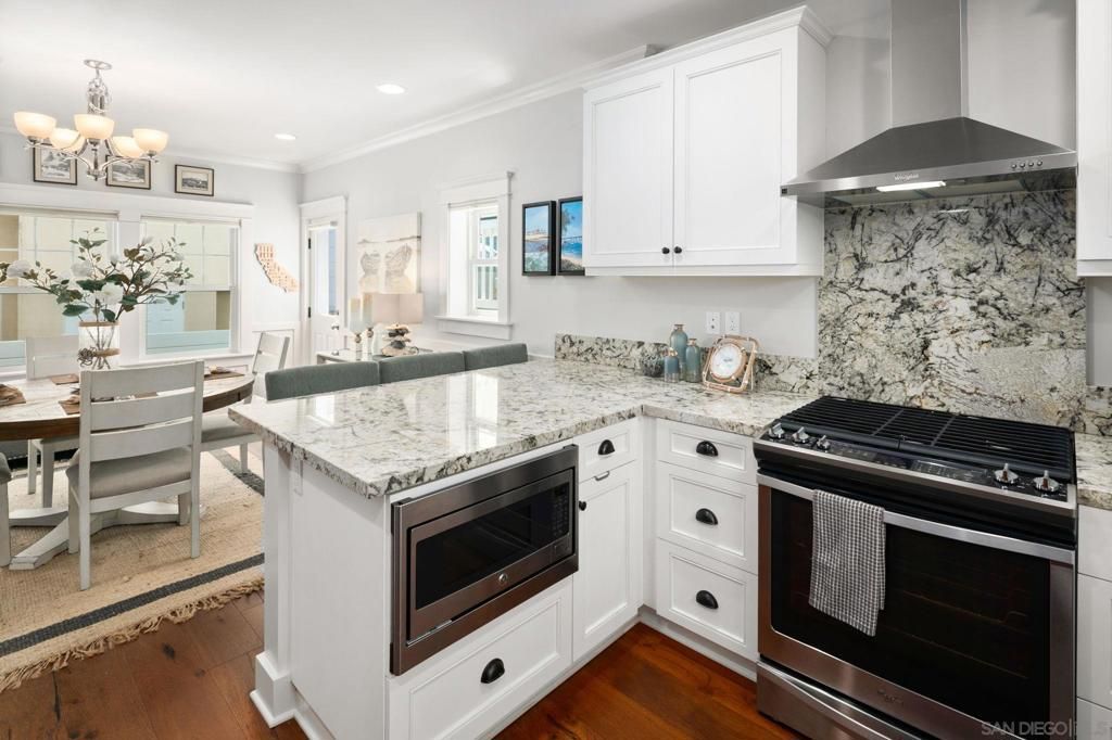 Image 9 of property listing at 814 F Avenue, Coronado, CA 92118